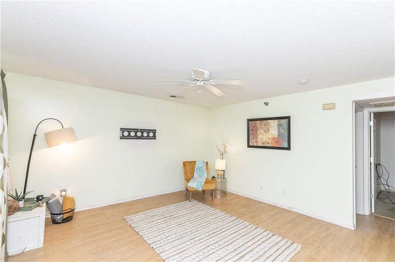 2330 68th St #1, Kansas City, MO 64118