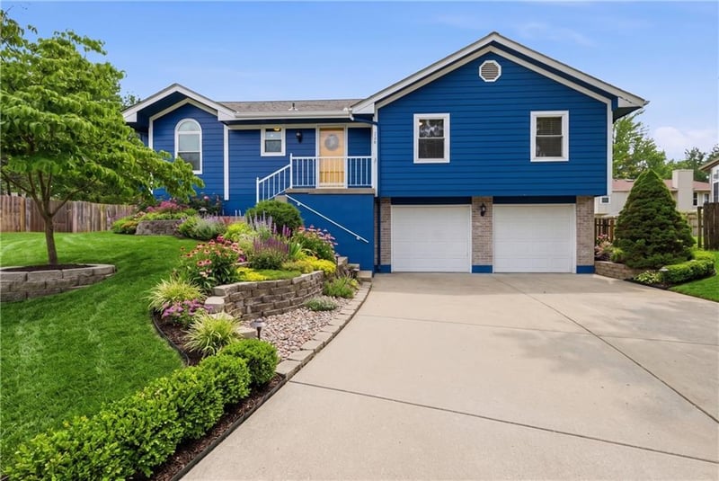528 Wood Ct, Blue Springs, MO 64014