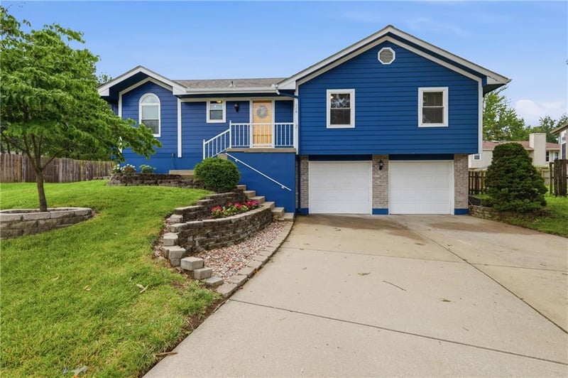 528 Wood Ct, Blue Springs, MO 64014
