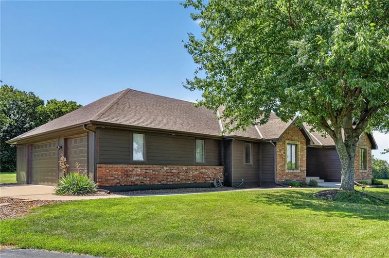 17618 Emerald View Dr, Raymore, MO 64083