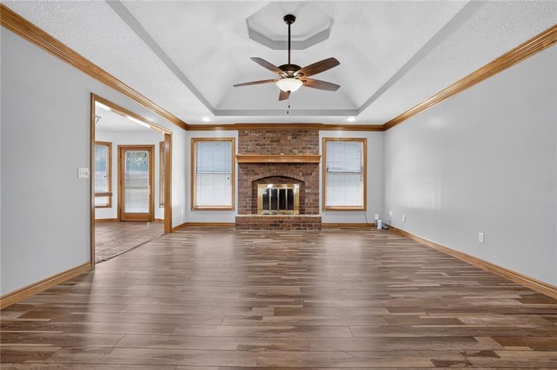 17618 Emerald View Dr, Raymore, MO 64083