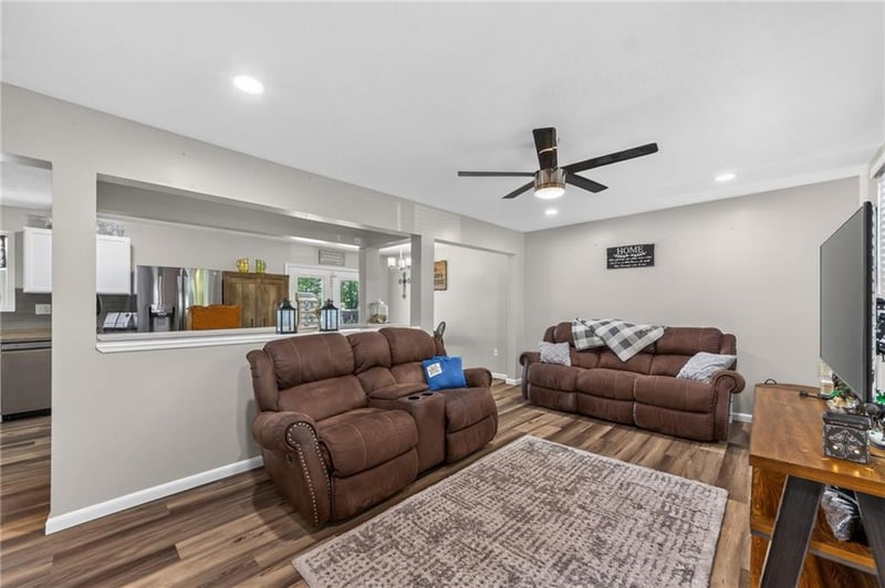 504 19th St, Oak Grove, MO 64075