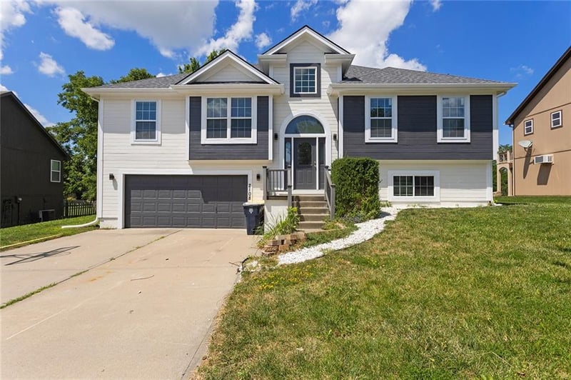 2108 91st Ter, Kansas City, MO 64155