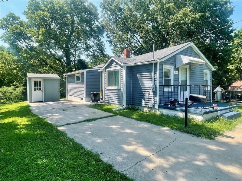 810 Grand Ave, Independence, MO 64050