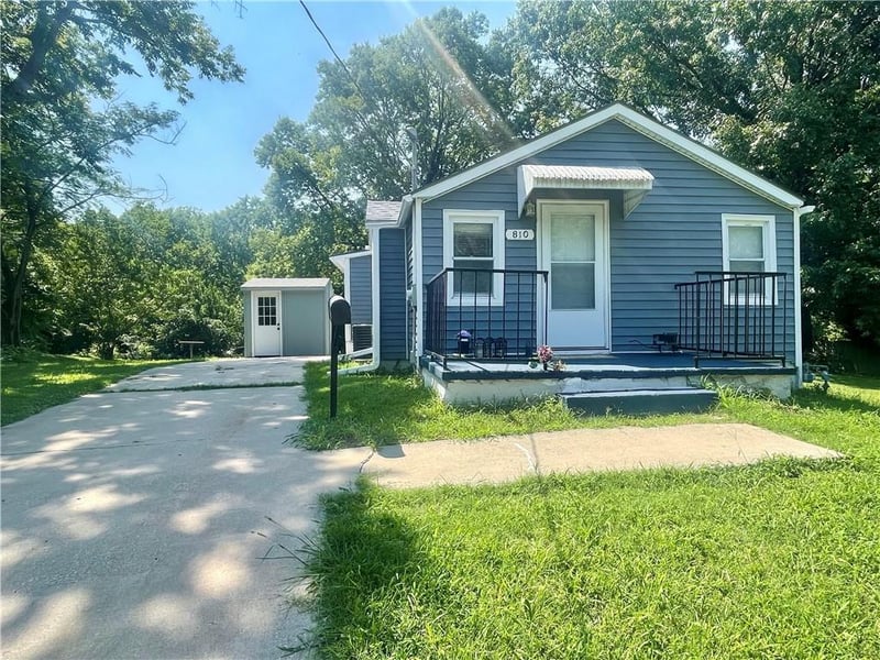 810 Grand Ave, Independence, MO 64050