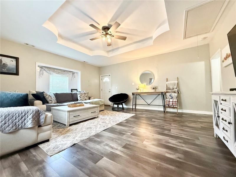 1831 Oneida St, Lexington, MO 64067