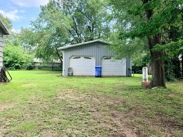 104 Grace St, Tonganoxie, KS 66086