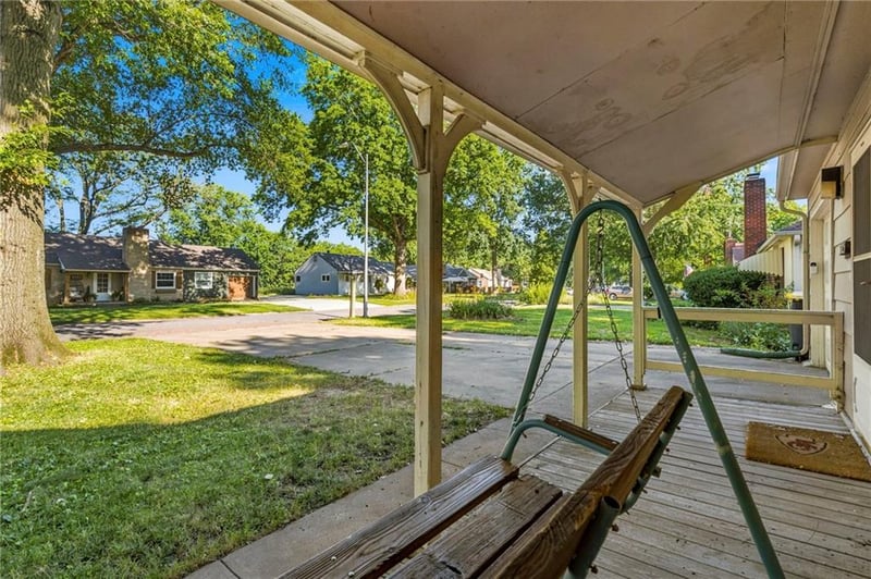5025 NE Tarkio St, Kansas City, MO 64118