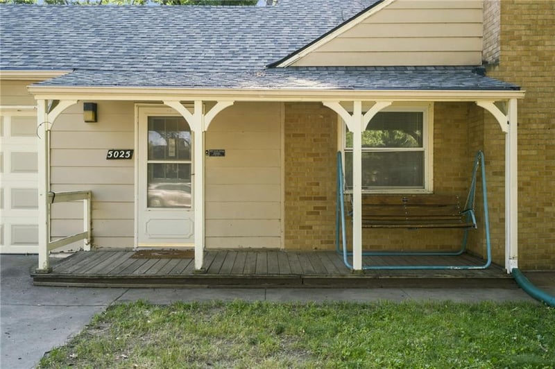 5025 NE Tarkio St, Kansas City, MO 64118