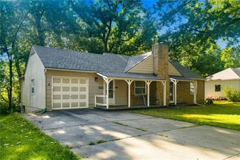 5025 NE Tarkio St, Kansas City, MO 64118