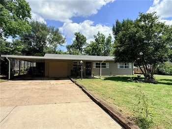 2705 S 52nd St, Kansas City, KS 66106