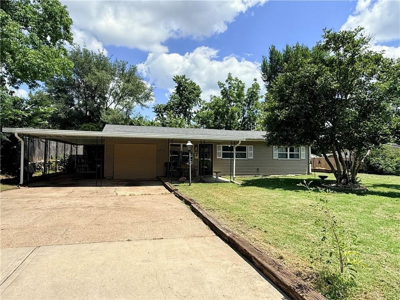 2705 52nd St, Kansas City, KS 66106