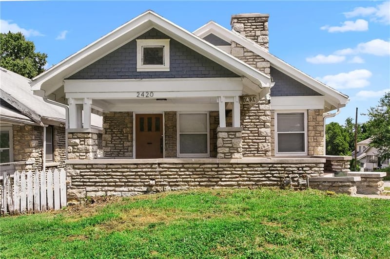 2420 42nd St, Kansas City, MO 64130