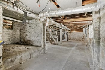2420 E 42nd St, Kansas City, MO 64130