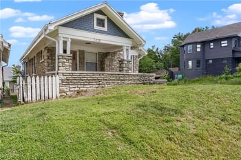 2420 E 42nd St, Kansas City, MO 64130