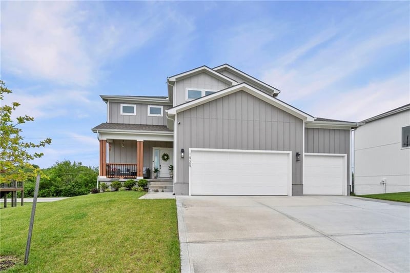 1929 Merryman Dr, Lee's Summit, MO 64082