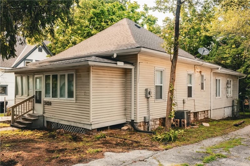 1420 Walnut Ave, Independence, MO 64050