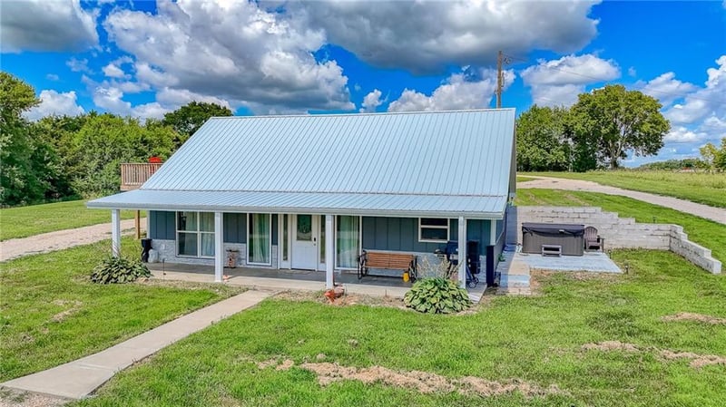 938 13 Hw, Leeton, MO 64761