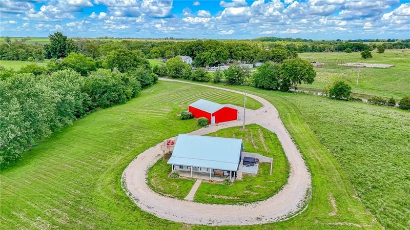 938 13 Hw, Leeton, MO 64761