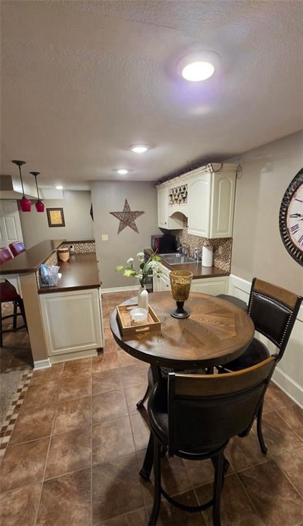 809 Hereford Dr, Grain Valley, MO 64029