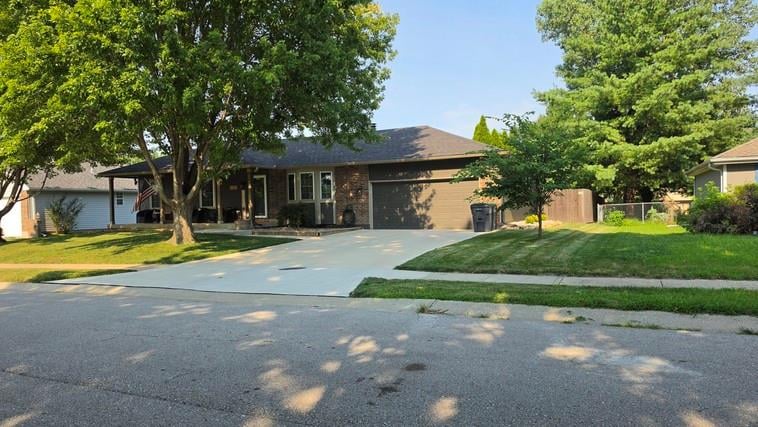809 Hereford Dr, Grain Valley, MO 64029
