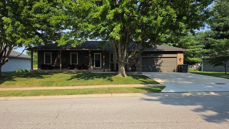 809 Hereford Dr, Grain Valley, MO 64029