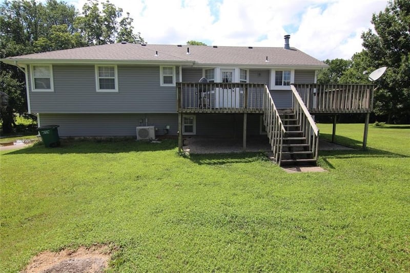23715 Chadwick Dr, Peculiar, MO 64078