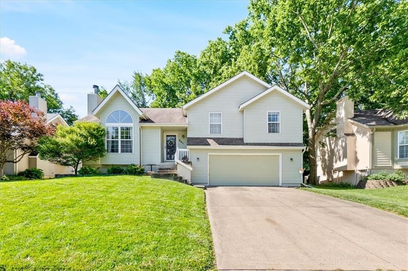 941 126th Ter, Olathe, KS 66061