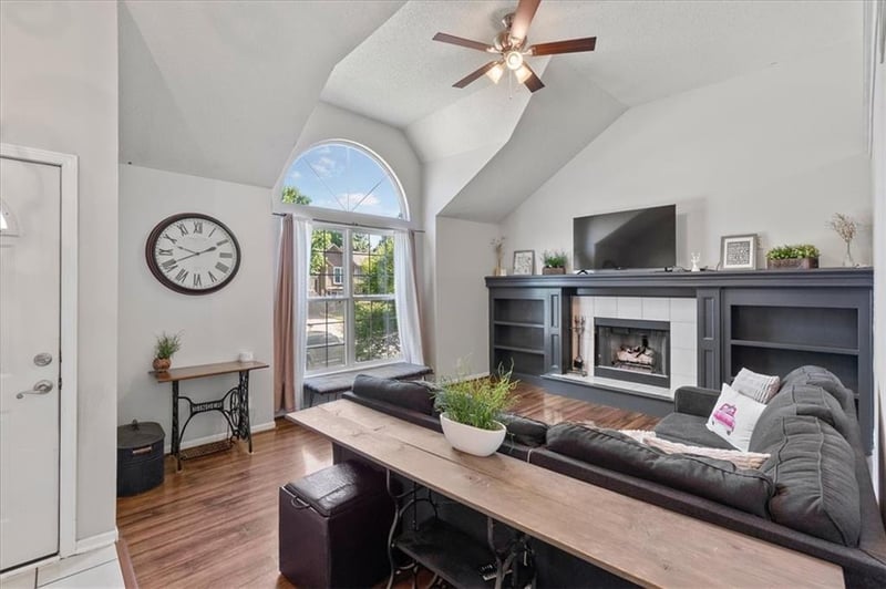 941 126th Ter, Olathe, KS 66061