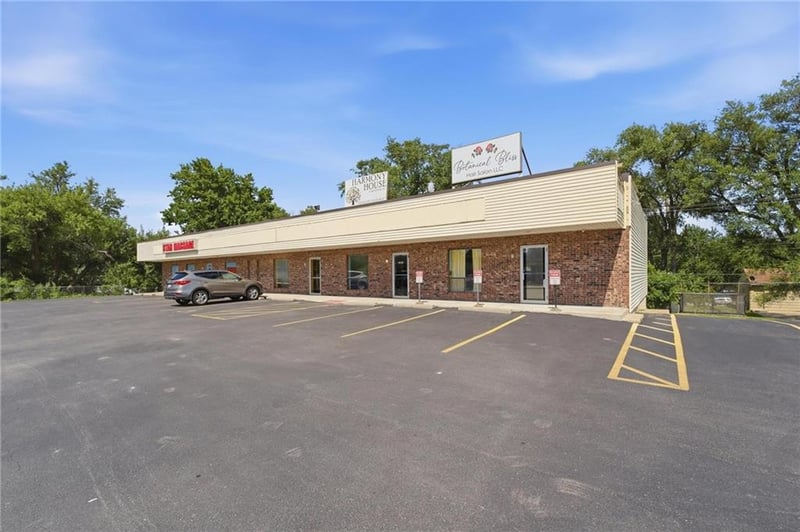 114-120 7 Hw, Blue Springs, MO 64014