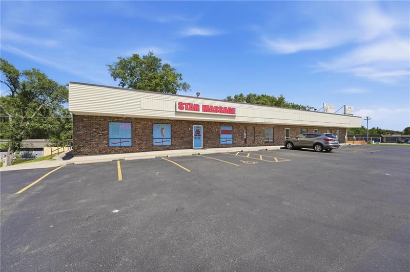 114-120 7 Hw, Blue Springs, MO 64014