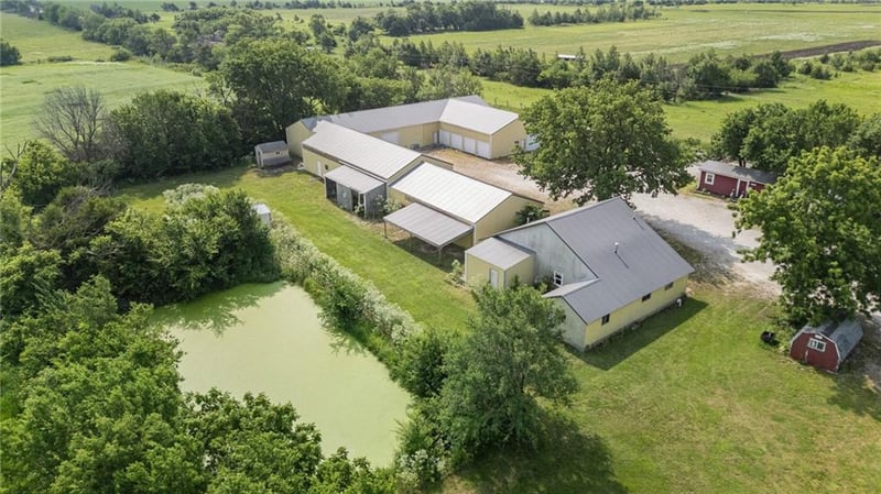 2118 31 Hw, Waverly, KS 66871