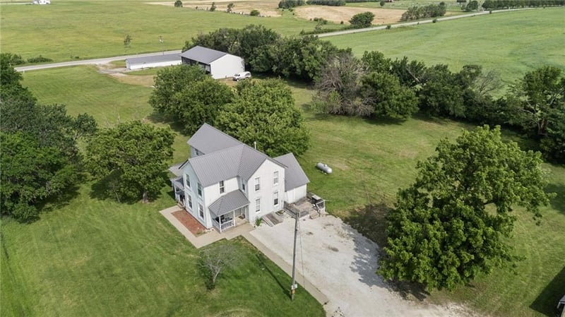 2118 31 Hw, Waverly, KS 66871