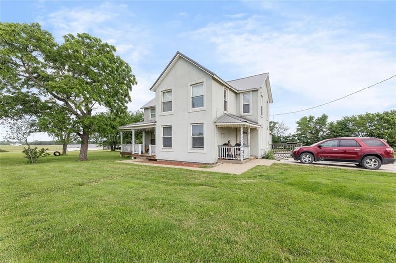 2118 31 Hw, Waverly, KS 66871