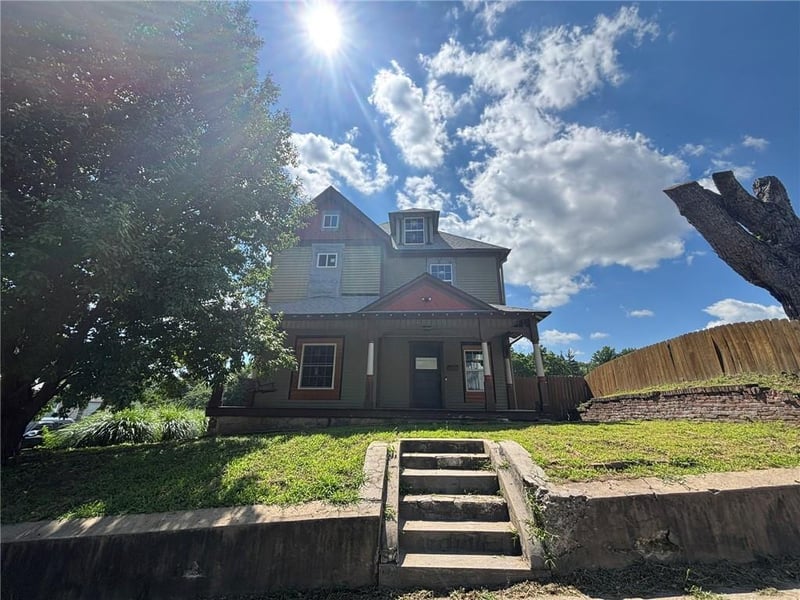 108 19th St, St Joseph, MO 64501