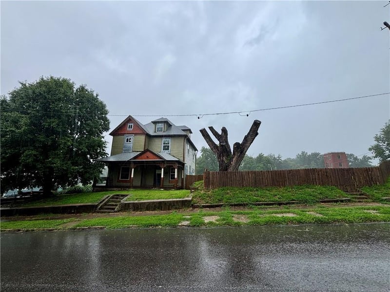 108 19th St, St Joseph, MO 64501