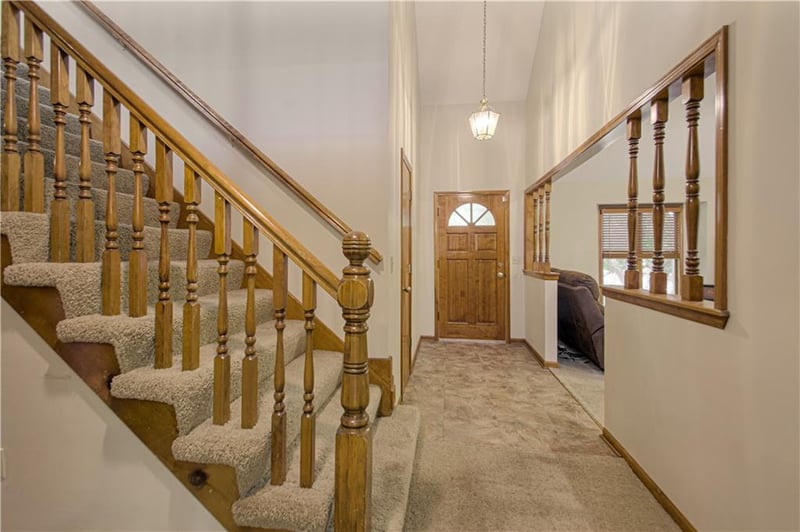 1023 E Oakview St, Olathe, KS 66061