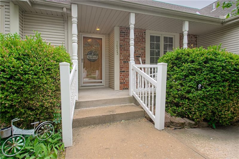 1023 Oakview St, Olathe, KS 66061