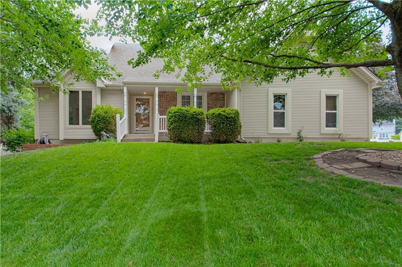 1023 Oakview St, Olathe, KS 66061