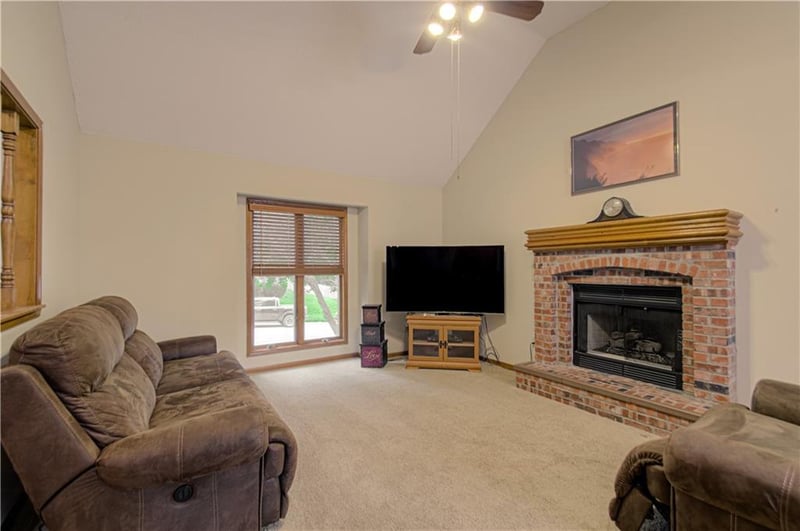 1023 Oakview St, Olathe, KS 66061
