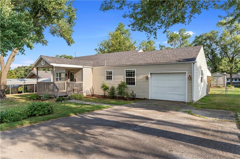 700 Burton St, Nevada, MO 64772