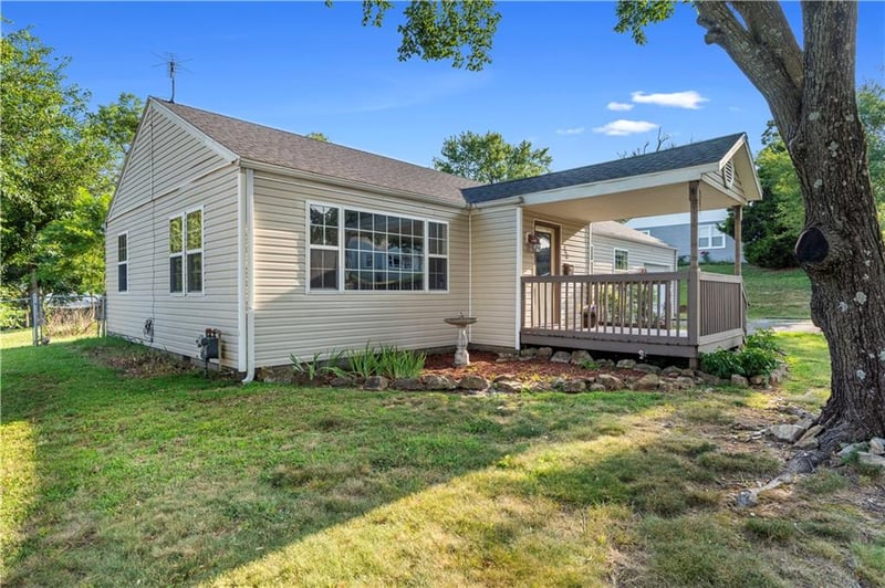 700 Burton St, Nevada, MO 64772