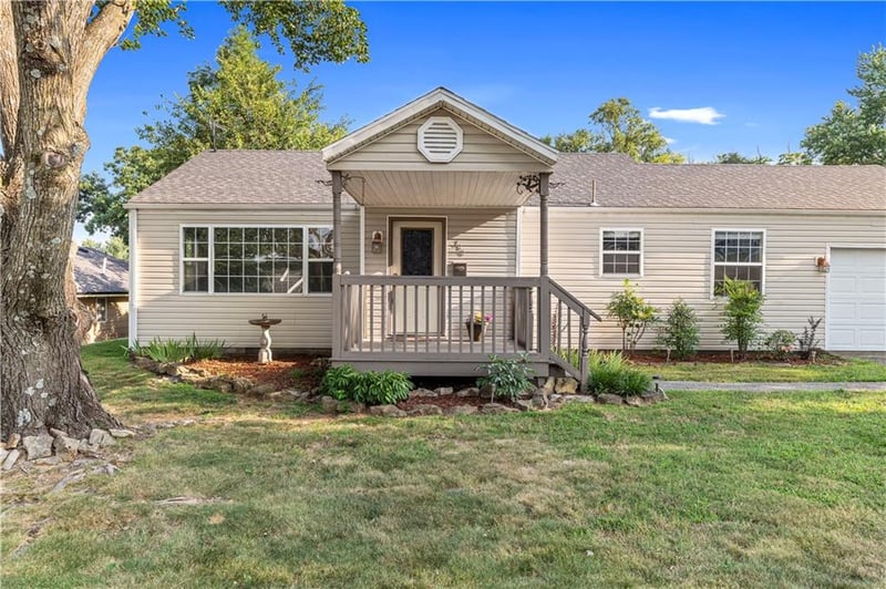 700 Burton St, Nevada, MO 64772