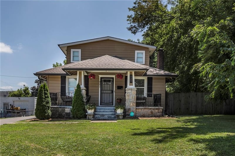 921 79th Ter, Kansas City, MO 64131