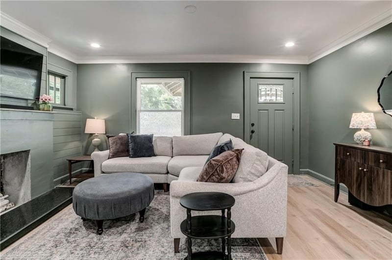 921 79th Ter, Kansas City, MO 64131