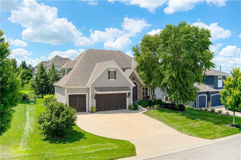 9405 163rd Pl, Overland Park, KS 66085