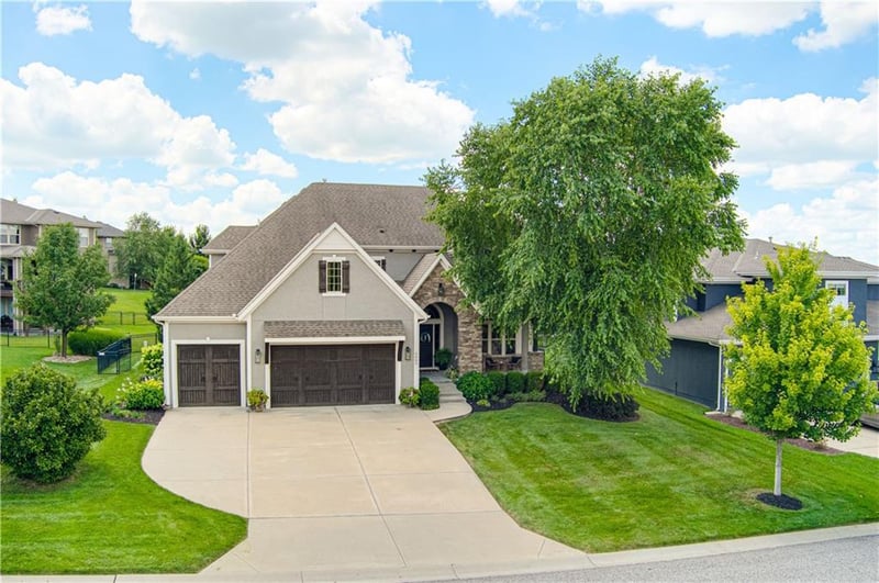 9405 163rd Pl, Overland Park, KS 66085