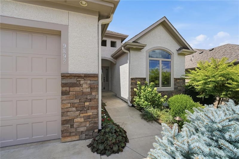 9892 Hollis Ln, Lenexa, KS 66227
