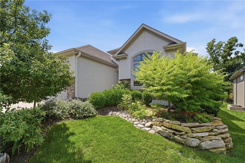 9892 Hollis Ln, Lenexa, KS 66227