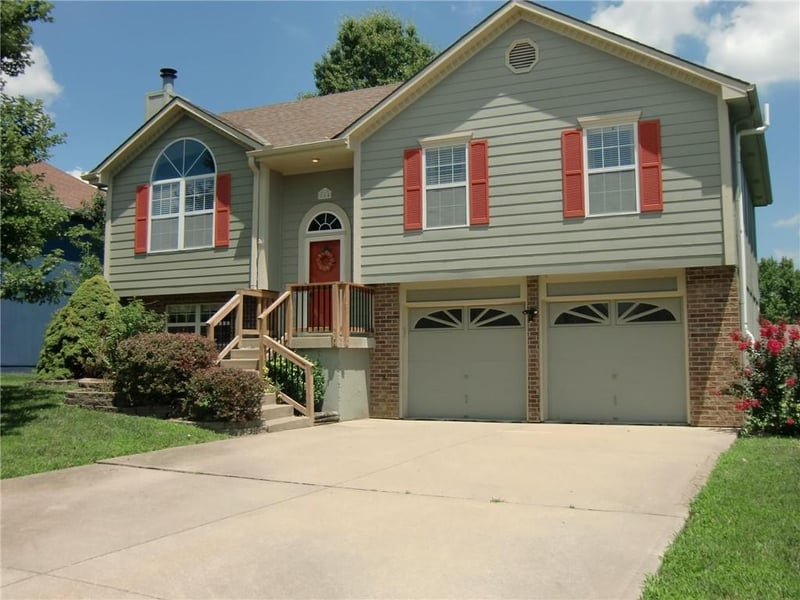 114 Calico Dr, Raymore, MO 64083